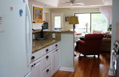 West Beach Cottage | Cozy, Comfy Cottage, Lagoon view, Walk to beach/pool. Great location, location