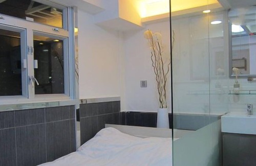 Jordan Apartment | cozy comfy room in yau ma tei 3/5