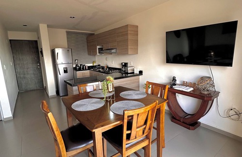 Villa Marina Apartment | Cozy condo 2 blocks away from beach