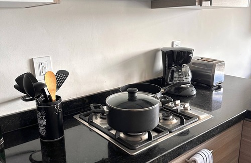 Villa Marina Apartment | Cozy condo 2 blocks away from beach