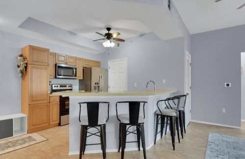 McGregor Condo | Cozy condo 20 mins from the beach/jet tub/pools