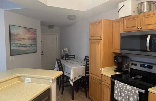 McGregor Condo | Cozy condo 20 mins from the beach/jet tub/pools