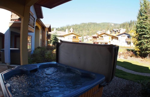 Sun Peaks Condo | Cozy Condo Close to Village | Access to Ski-Out Trail | Private Hot Tub | Fireplace