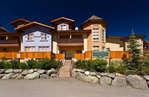 Sun Peaks Condo | Cozy Condo Close to Village | Access to Ski-Out Trail | Private Hot Tub | Fireplace