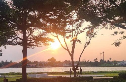 Bang Kra So Apartment | Cozy Condo in Nonthaburi with riverfront view