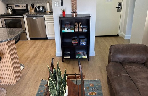 Snowshoe Apartment | Cozy condo in silver creek,Ski-in/out,4 beds,2BD, 2BATH, HOT TUB.