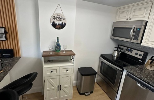Snowshoe Apartment | Cozy condo in silver creek,Ski-in/out,4 beds,2BD, 2BATH, HOT TUB.