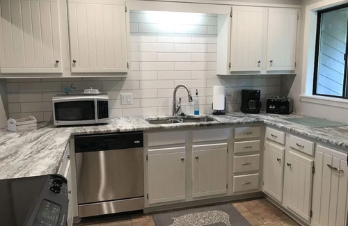 Lake Hamilton Condo | Cozy condo nestled among the trees! Mountain View’s. Pool, hot tub,lake complex