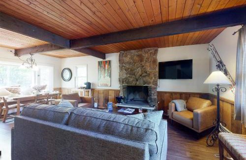 Vail Apartment | Cozy Condo on Chamonix Lane