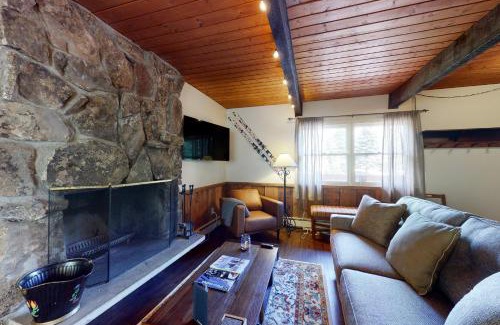 Vail Apartment | Cozy Condo on Chamonix Lane