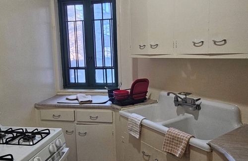 East Bronx House | Cozy Condo Quiet Neighborhood In The Bronx! 30 minutes to Manhattan