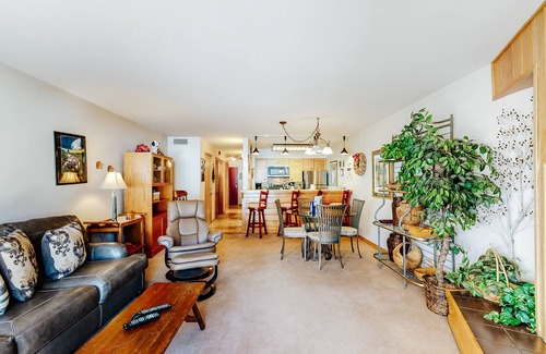 Mountain House Condo | Cozy Condo with Great Views, Shared Pool & Hot Tub - 350 Yards to the Slopes