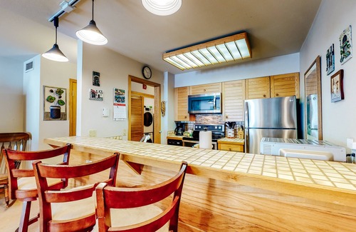 Mountain House Condo | Cozy Condo with Great Views, Shared Pool & Hot Tub - 350 Yards to the Slopes
