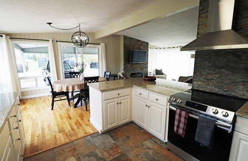 Thurston Other | Cozy & convenient to McKenzie River 20 min to Eugene 2/bed 2/bath Sleeps 4+ Pets