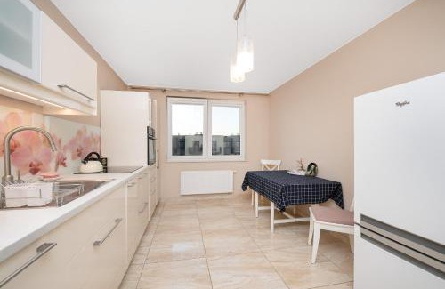 Krzyki Apartment | Cozy Corner: apartment with WiFi and Private Balcony