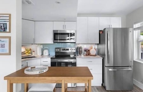Hendricks and Venice Isles Condo | Cozy corner condo, just renovated, pool views
