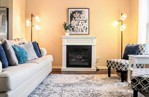 Bentonville House | Cozy Corner Cottage