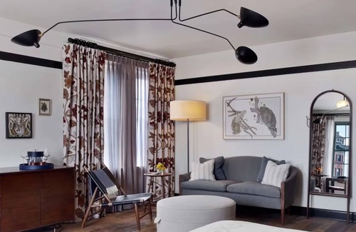 Mount Vernon Hotel | Cozy Corner Double at Revival Baltimore. Enjoy Prime Location & Amazing Amenities