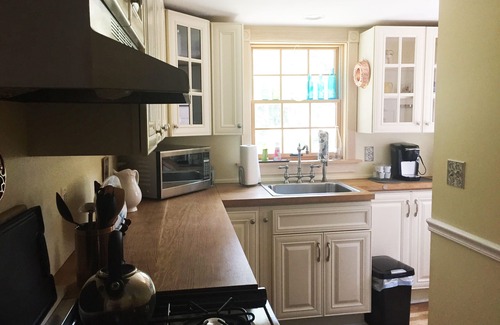 Island Heights Cottage | Cozy Cottage at the River - Historic CampMeeting Cottage, 1 Block from River