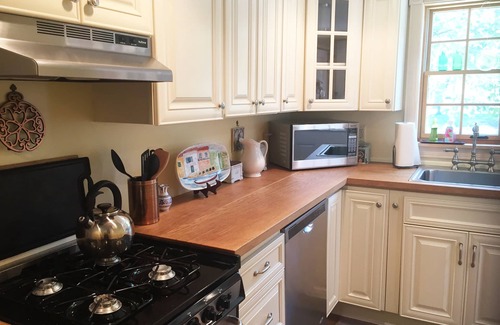 Island Heights Cottage | Cozy Cottage at the River - Historic CampMeeting Cottage, 1 Block from River