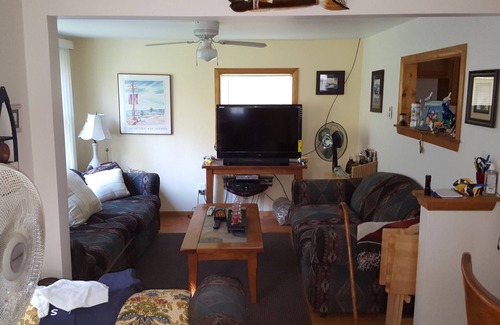 Harbert House | Cozy Cottage close to the Lake