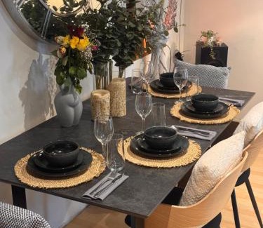 Holbrooks House | Cozy Cottage Coventry self check-in after 3pm