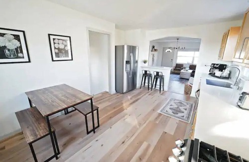 Groveland House | Cozy Cottage in East Peoria!