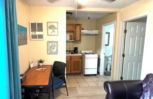 Hattiesburg Cottage | Cozy cottage in Hattiesburg with AC, WiFi