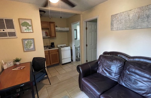 Hattiesburg Cottage | Cozy cottage in Hattiesburg with AC, WiFi