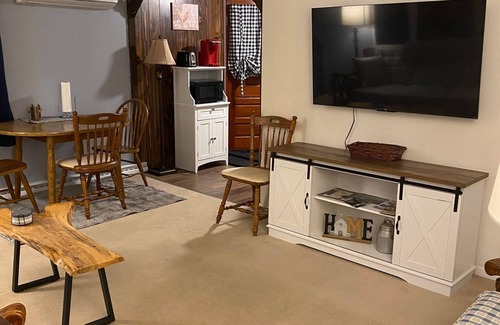 Portersville Cottage | Cozy cottage in Portersville close to Moraine & McConnells Mill State Parks