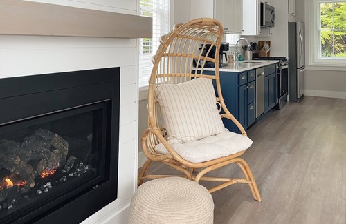 Seabrook Cottage | Cozy Cottage in Seabrook w/Private Hot Tub
