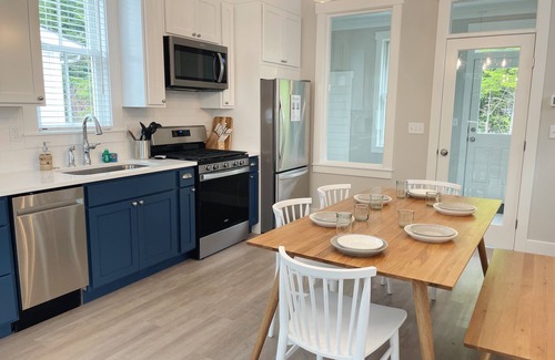Seabrook Cottage | Cozy Cottage in Seabrook w/Private Hot Tub