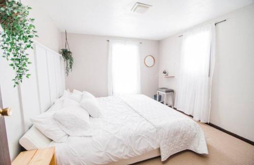 Frankfort House | Cozy Cottage In The Pines