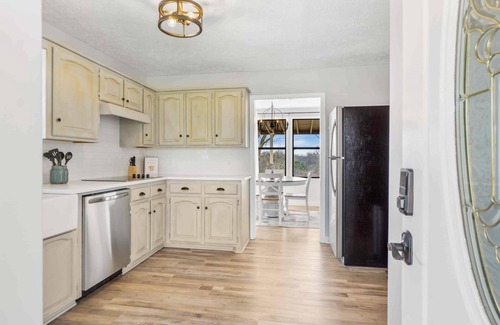 Weatherford House | Cozy Cottage just 15 Mins North of Downtown Weatherford!