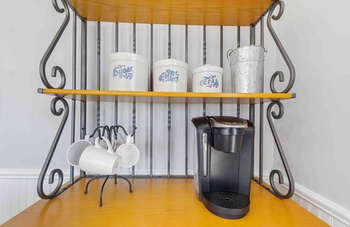 Weatherford House | Cozy Cottage just 15 Mins North of Downtown Weatherford!