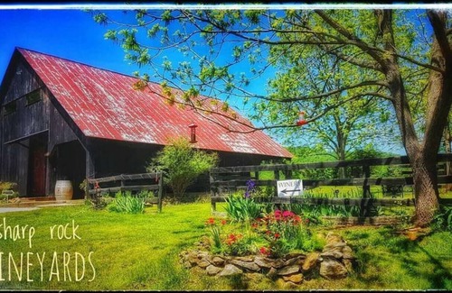Sperryville Cottage | Cozy cottage located at our winery at the base of Old Rag and Shenandoah Park.
