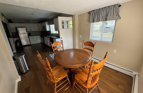 Tawas City Cottage | Cozy cottage located in downtown east tawas