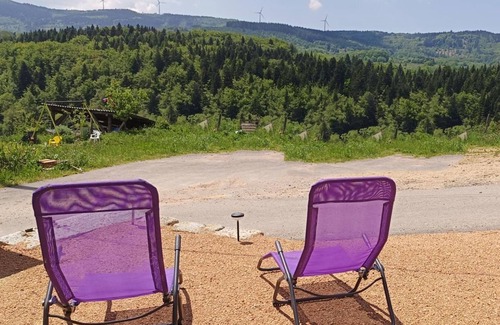 La Chabanne Cottage | Cozy Cottage Near Mountain Activities with WiFi, BBQ, and Family Amenities