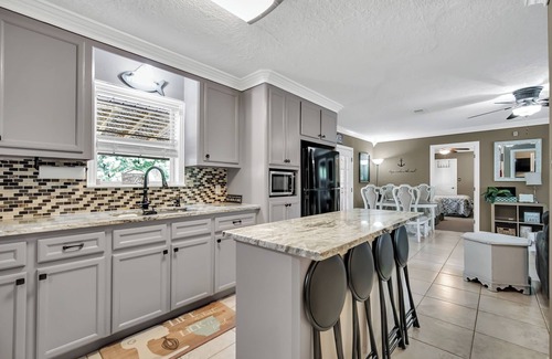 West Livingston Cottage | Cozy cottage near the lake with private pool and hot tub. Dog-Friendly!