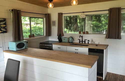 Lake Morton-Berrydale House | Cozy Cottage on a LAKE!