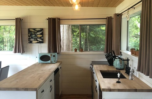 Lake Morton-Berrydale House | Cozy Cottage on a LAKE!