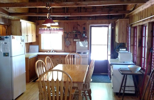 Wayne Cottage | Cozy Cottage on Beautiful Pocasset Lake in Wayne, Maine