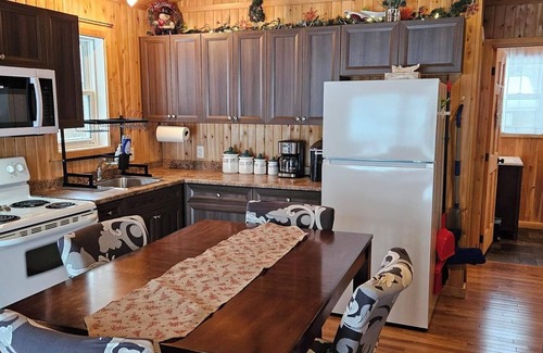Durham Bridge Cottage | Cozy Cottage on the Nashwaak River, access to river and NB Trail system