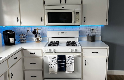 Lake Dalecarlia Cottage | Cozy Cottage on Lake Dalecarlia