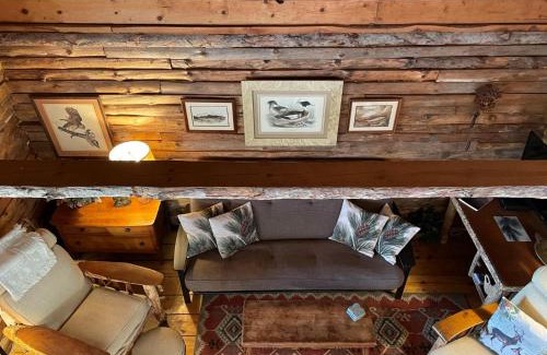 Great Valley House | Cozy Cottage on Pond