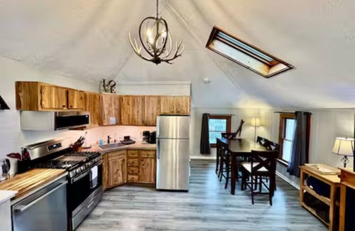 Lake Harmony Estates House | Cozy Cottage: Private Lake Access, Fires & Fun!