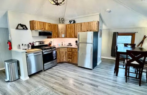 Lake Harmony Estates House | Cozy Cottage: Private Lake Access, Fires & Fun!