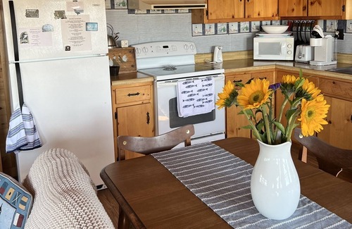 Washington County Cottage | Cozy cottage, steps from the beach.