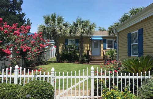 Crescent Beach House | Cozy Cottage with a pool near the Beach! Summer Prices Just Reduced!
