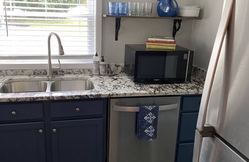 Greeneville House | Cozy Cottage walking distance to Downtown!